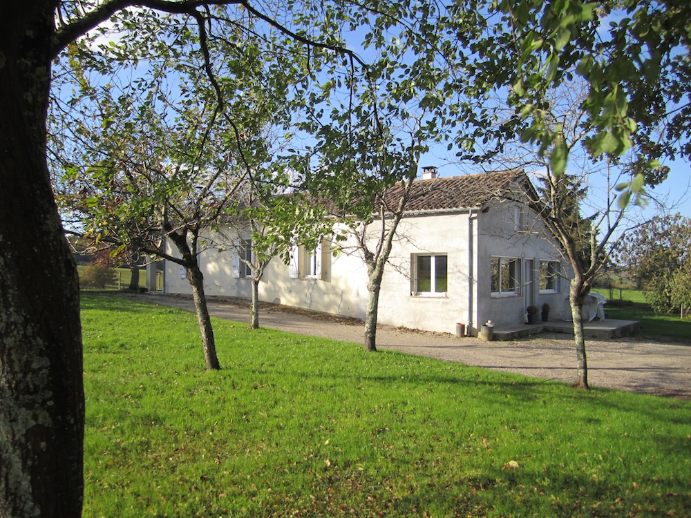 A beautiful situation for this stone built farmhouse, totally renovated internally, set in tranquil countryside 10 minutes from Lauzun village.