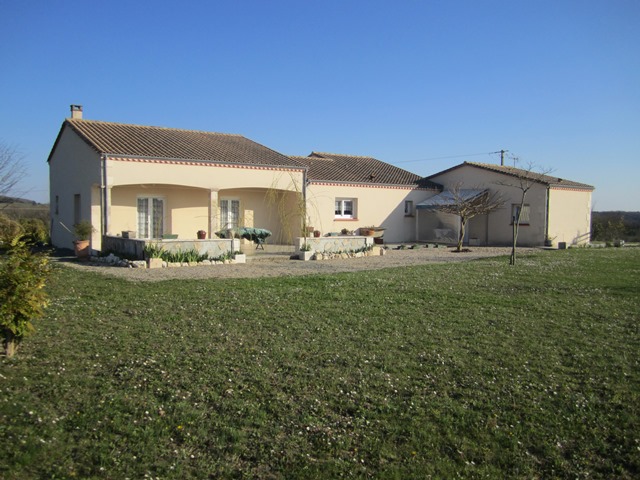 An interesting modern property for sale near to Villereal market town