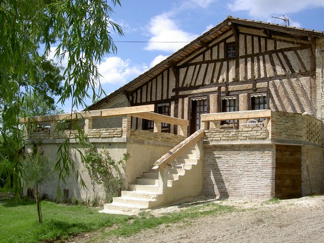 A beautiful property with a lake for sale offering large grounds in quiet Lot et Garonne countryside