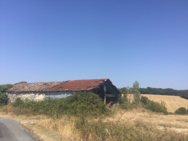 An interesting barn in need of complete renovation close to Castillonnes in quiet Lot et Garonne countryside