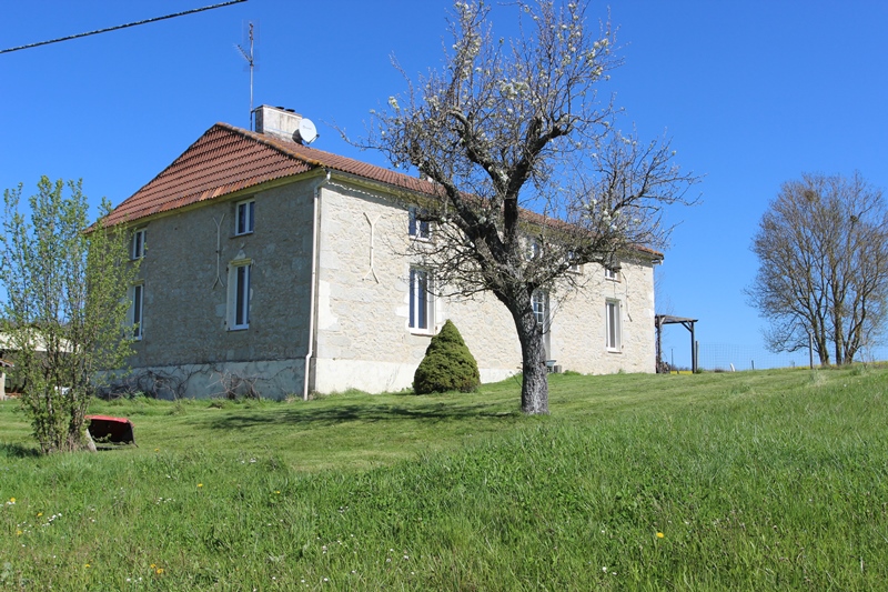 An interesting property offering large grounds in quiet Lot et Garonne countryside