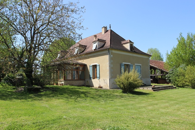 An interesting property offering large grounds in quiet Lot et Garonne countryside