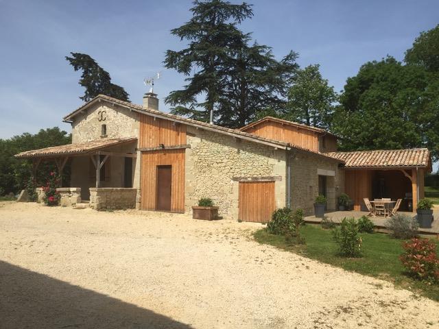 An interesting property for sale offering large grounds in quiet Lot et Garonne countryside close to Lauzun village.