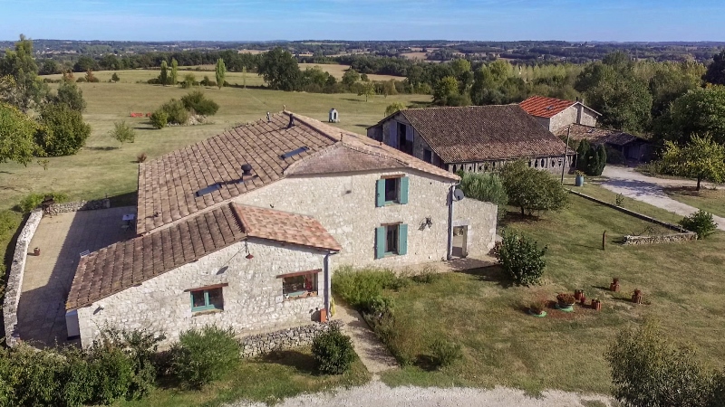 An interesting property offering large grounds in quiet Lot et Garonne countryside