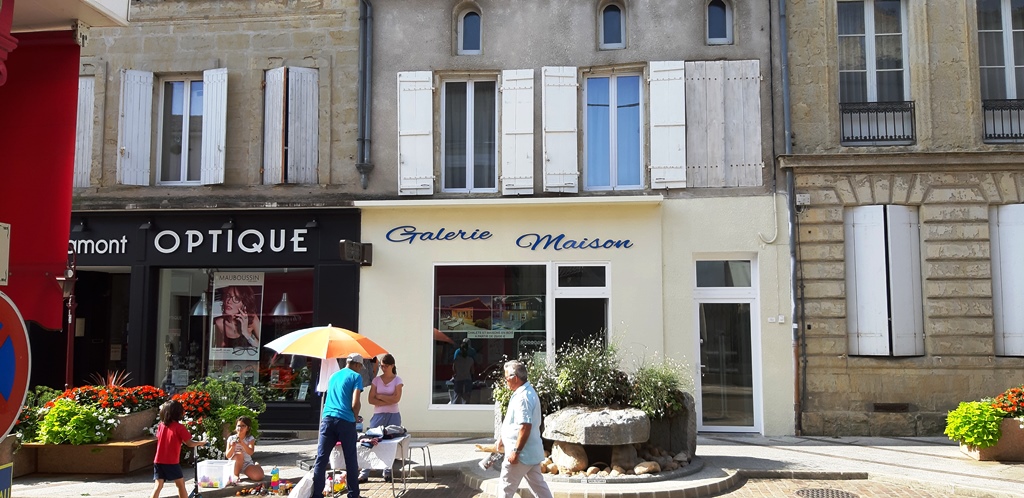 A retail outlet with shop front and above accommodation for sale in Miramont de Guyenne bastide town.