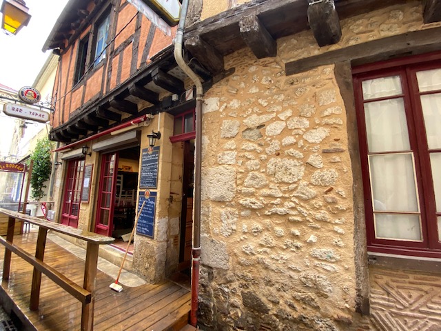 A restaurant and bar for sale in the centre of Bergerac