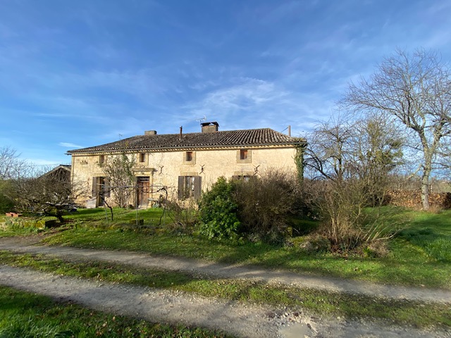 An interesting property offering large grounds in quiet Lot et Garonne countryside