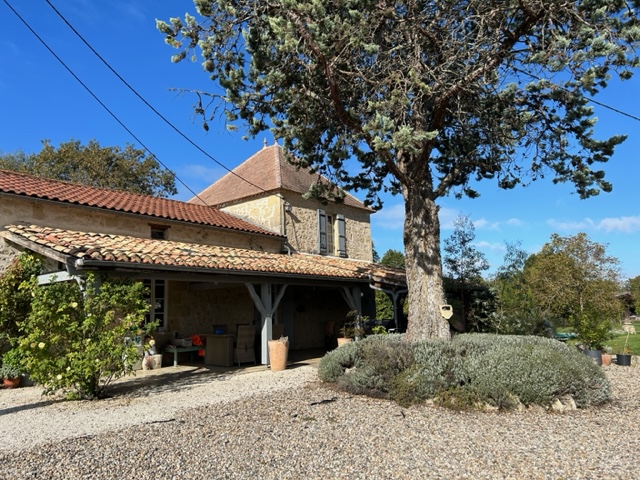 An interesting property offering large grounds in quiet Lot et Garonne countryside