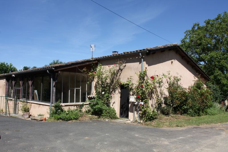 An interesting property offering large grounds in quiet Lot et Garonne countryside