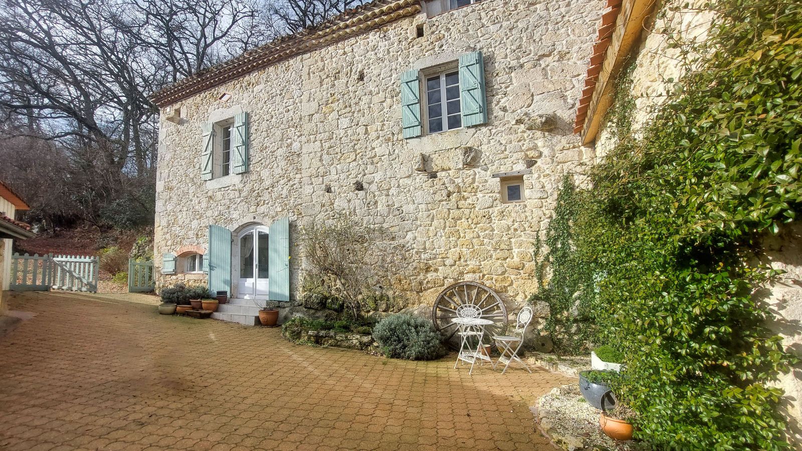 An interesting property offering large grounds in quiet Lot et Garonne countryside