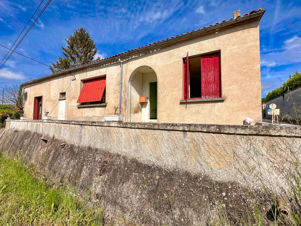 An interesting stone property for sale with the opportunity to make a gite close to Lauzun.