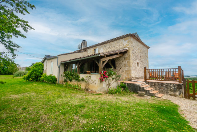 A 3 bedroomed stone Farmhouse with charm and stunning views!